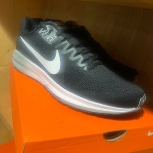 Mens Nike Structure 21. Brand new